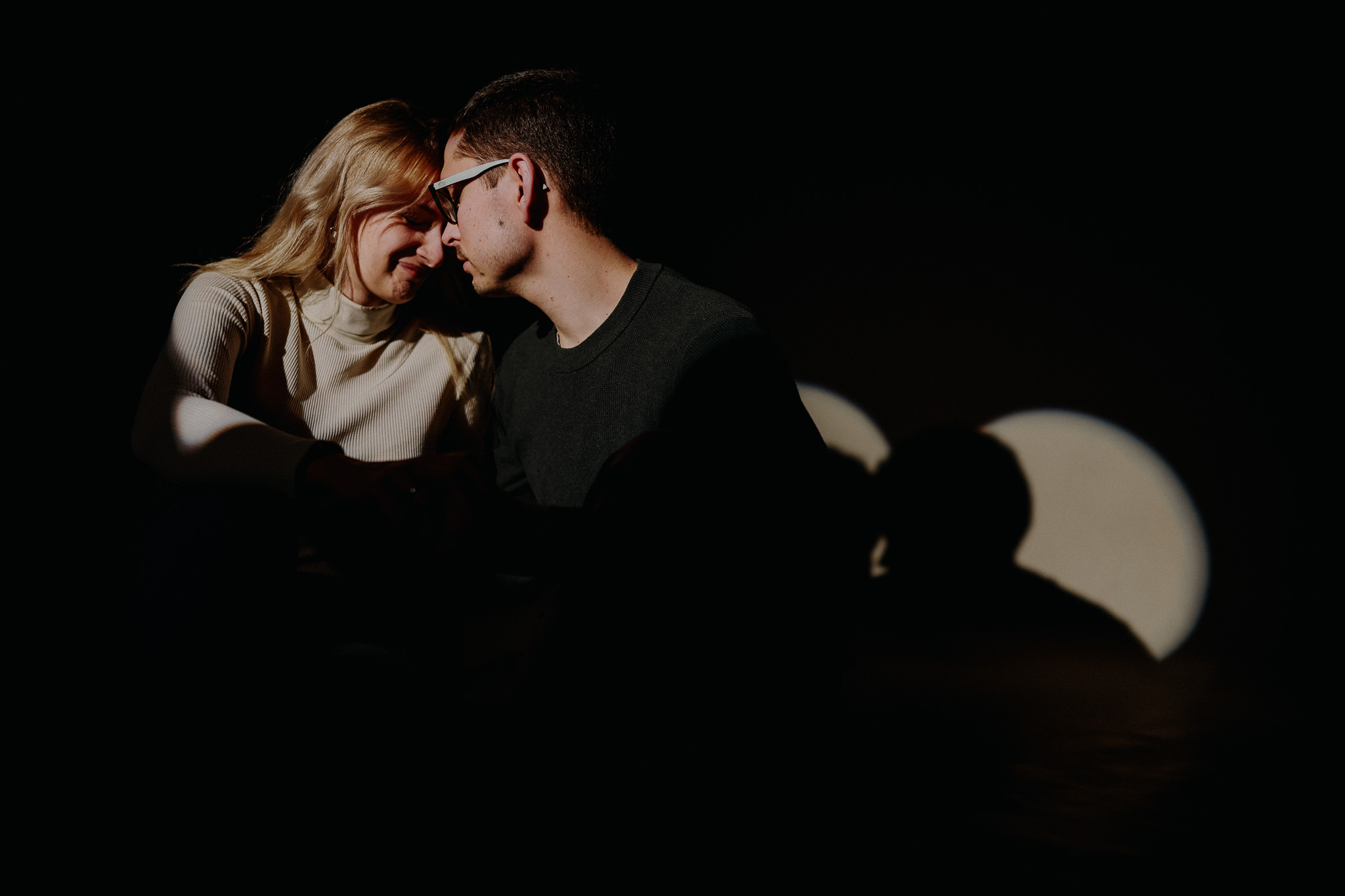 Sesja na walentynki dla par: w studio czy w plenerze?