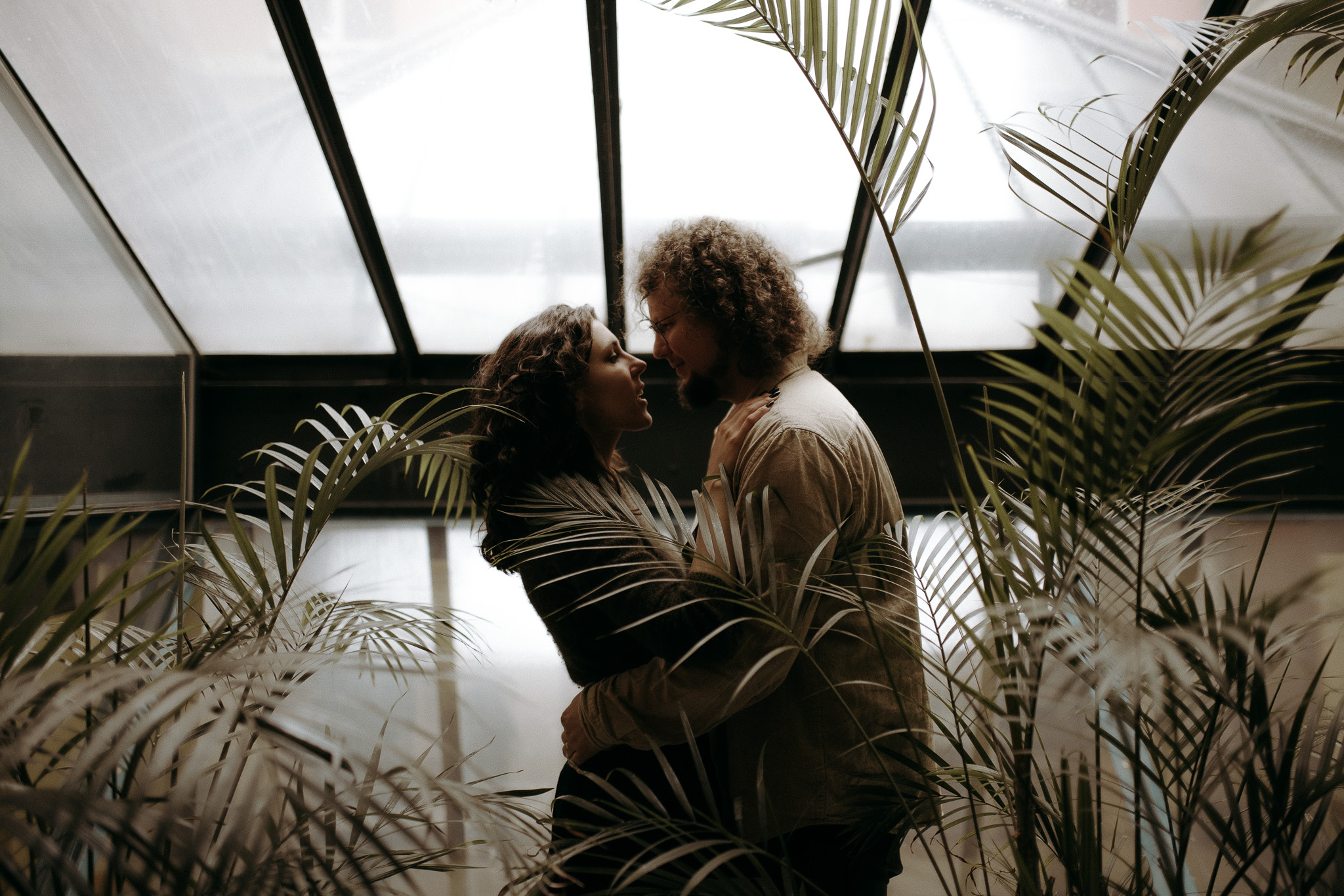 Jak ubrać się na sesję zdjęciową? Poradnik i przykłady sprawdzonych stylizacji