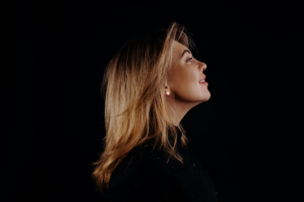 sesja kobieca w studio biznesowa dla kobiet fotograf Racibórz Rybnik Żory Jastrzębie Wodzisław Kuźnia Kędzierzyn Koźle Kietrz