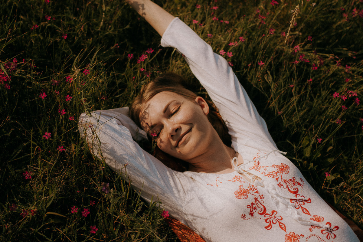 Sesja kobieca jako prezent dla siebie – dlaczego warto zrobić ją właśnie teraz? Poznaj aktualną ofertę na 2026 rok